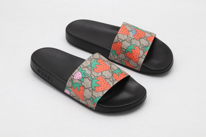 G*u*i sandals