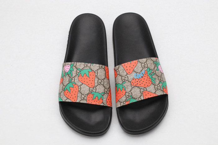 G*u*i sandals
